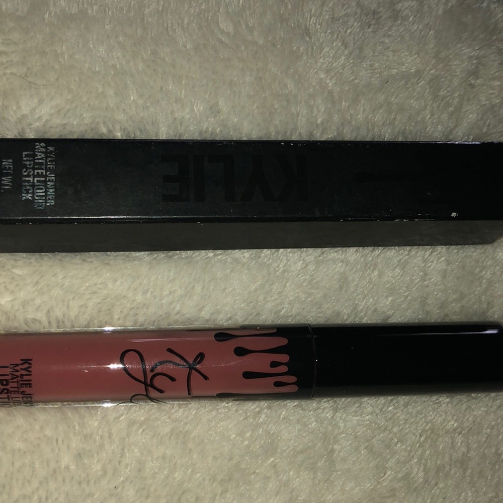 Kylie Jenner Lipgloss “Angel” shade